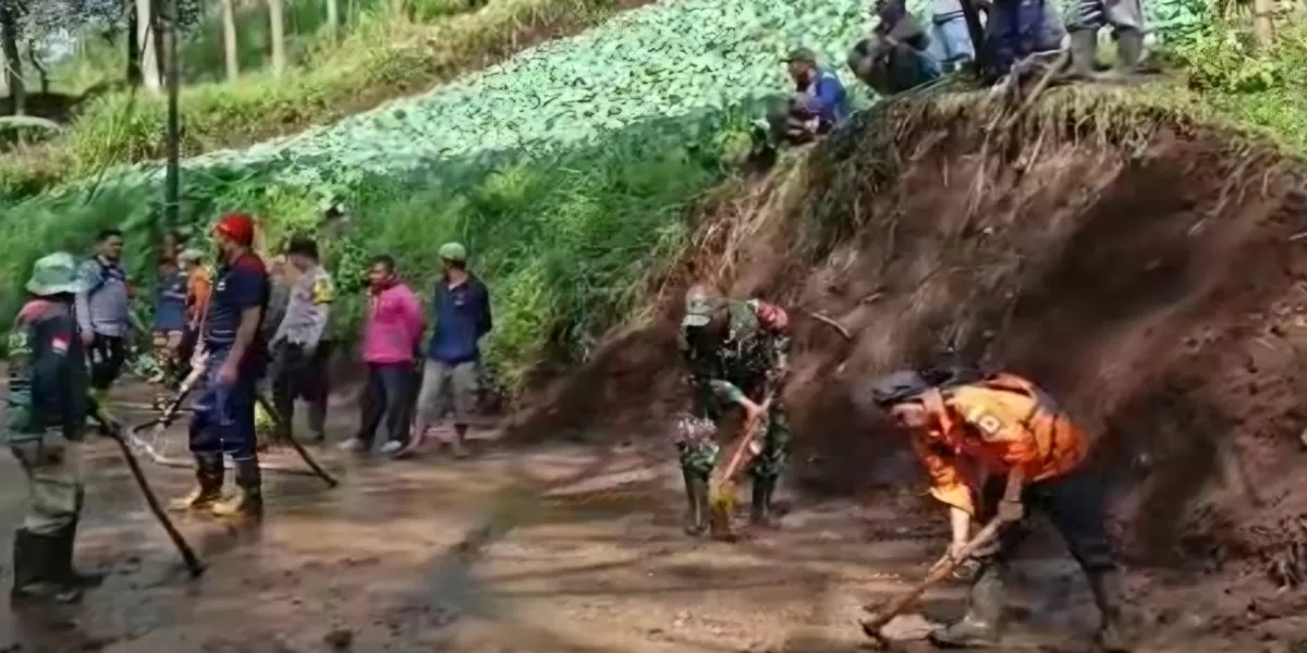 Severe Flooding Disrupts Lives as Citarum River Overflows in West Java